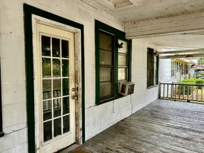 107 N 4th St in Oberlin, LA - Foto de edificio - Building Photo