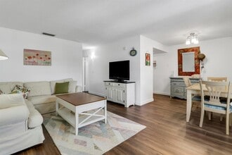 2929 SE Ocean Blvd, Unit 9 in Stuart, FL - Building Photo - Building Photo