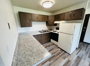 222 S Greenwood St, Unit 12 in Aberdeen, SD - Building Photo - Building Photo