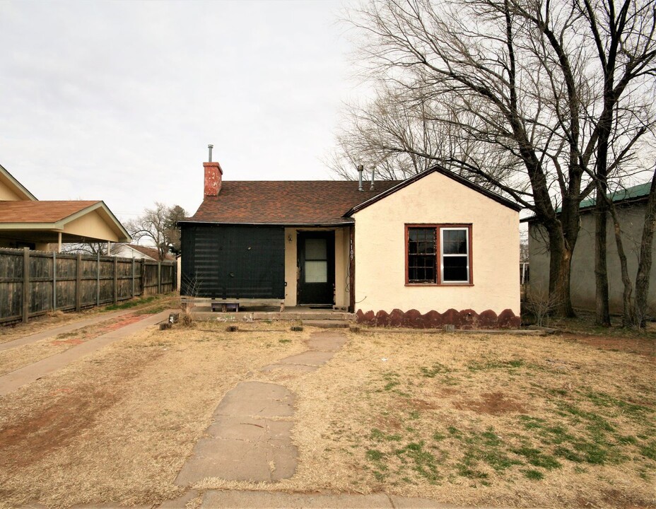 1109 Davis St in Clovis, NM - Building Photo