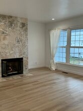 22051 Vanowen St in Canoga Park, CA - Foto de edificio - Building Photo