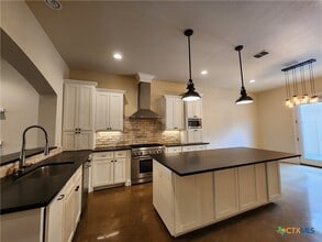 611 Stadtbach St in New Braunfels, TX - Building Photo - Building Photo