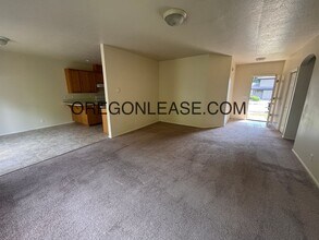 3386-3390 Arrowhead St in Eugene, OR - Building Photo - Building Photo