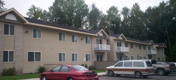 Clarendon Glen Apartments in Clare, MI - Building Photo