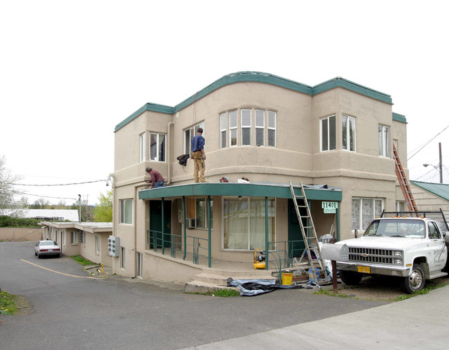 11401 NE Sandy Blvd in Portland, OR - Building Photo - Building Photo