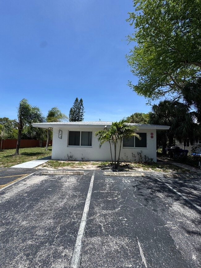 223 NE 20th Ave, Unit Apt #1