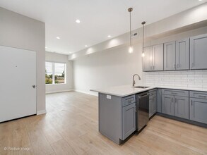 7517 W Belmont Ave in Chicago, IL - Building Photo - Building Photo