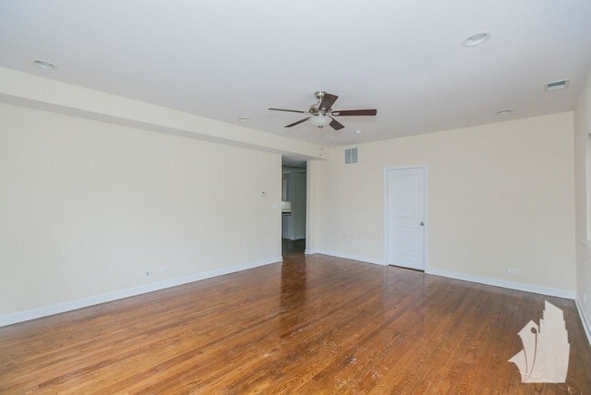 1819 W Leland Ave, Unit 1 in Chicago, IL - Foto de edificio - Building Photo