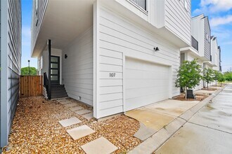 105 Tolima Dove St in Houston, TX - Building Photo - Building Photo
