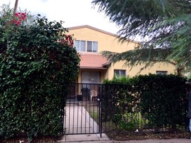 6512 Balboa Blvd Apartments