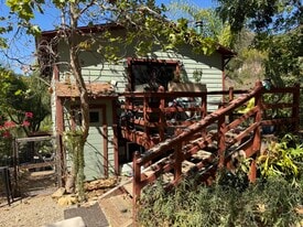 1734 Topanga Skyline Dr, Unit B in Topanga, CA - Building Photo