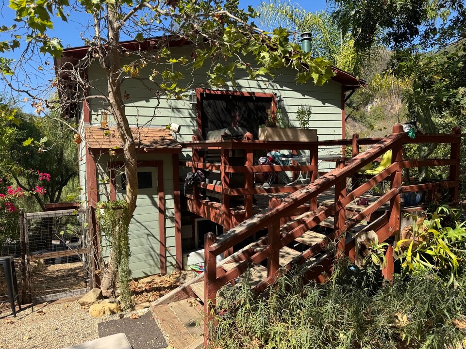 1734 Topanga Skyline Dr, Unit B in Topanga, CA - Building Photo