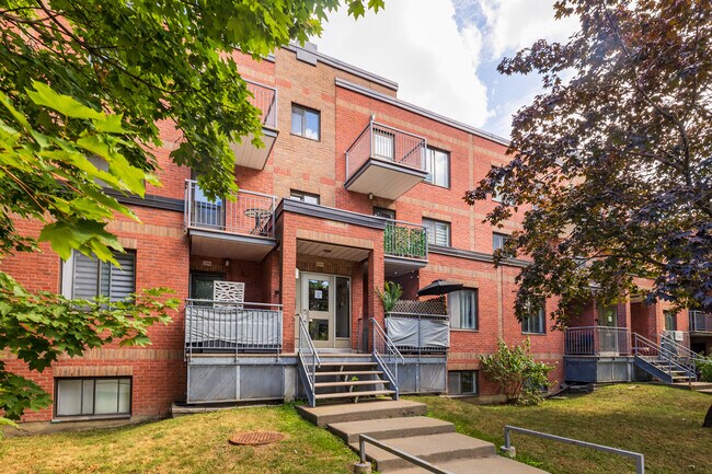 3030-3100 St-Joseph E in Montréal, QC - Building Photo - Primary Photo