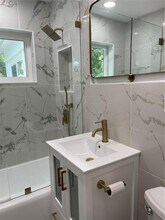 330 NE 42nd Ct in Oakland Park, FL - Building Photo - Building Photo