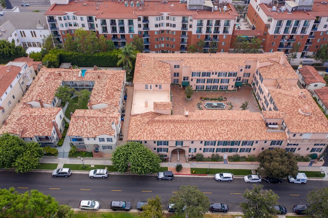 Lindbrook Manor Apartments in Los Angeles, CA - Building Photo