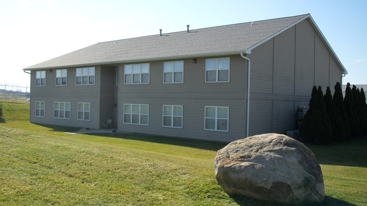 1603 Breca Ridge Dr, Unit 222A in Anamosa, IA - Foto de edificio