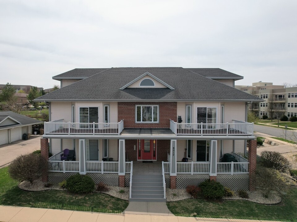 8217 Mansion Hill Ave, Unit #2 in Madison, WI - Building Photo