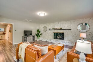 185 Lawndale Ave in Hillsborough, NC - Building Photo