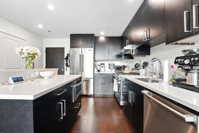property at 1100 Maxwell Ln