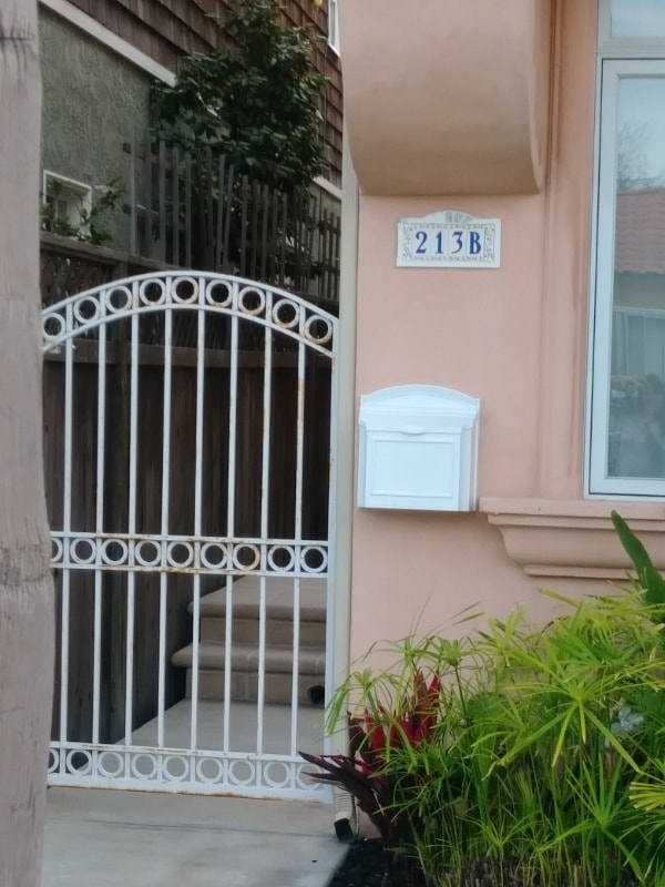 213 Argonne Ave in Long Beach, CA - Building Photo - Building Photo