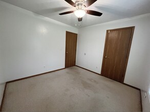 230 E Eagle Cir in Clever, MO - Building Photo - Building Photo