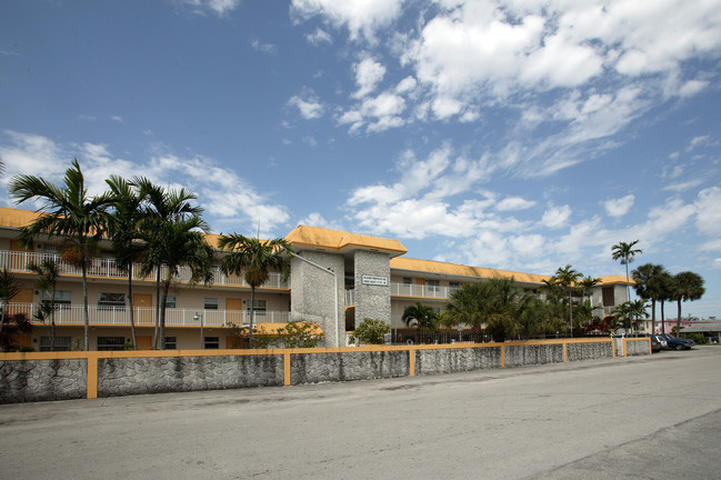 2650 W 11th Ct in Hialeah, FL - Foto de edificio - Building Photo