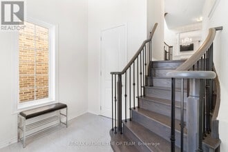 30 Bannockburn Dr in Vaughan, ON - Building Photo - Building Photo