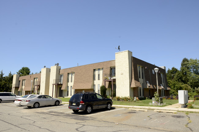 Cedar Grove Apartments in Wrightstown, NJ - Building Photo - Building Photo