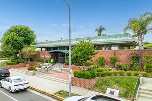 Balboa Biltmore Condominium in Encino, CA - Building Photo