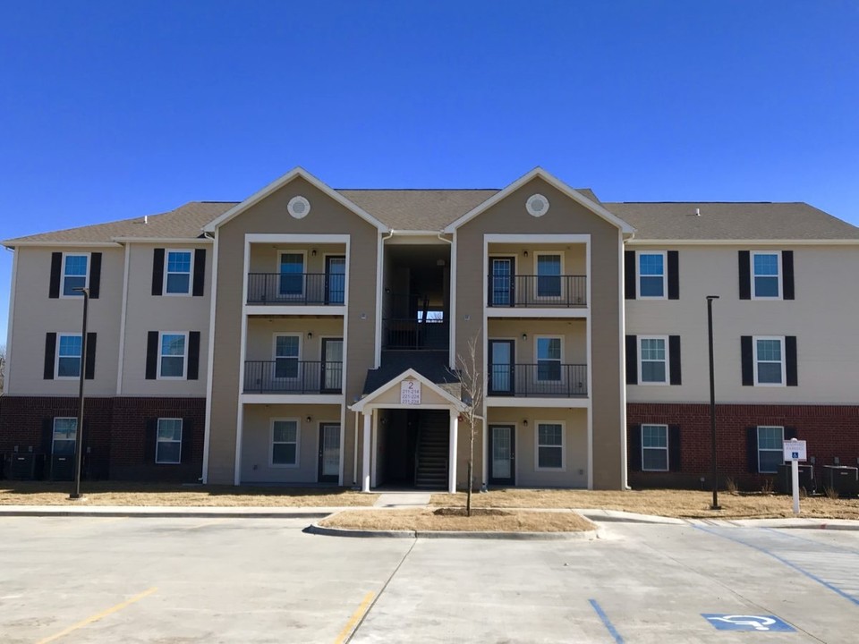 Sunnydale Pointe Apartments in Wichita, KS - Building Photo