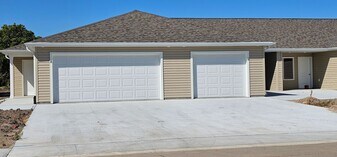 810 Phoenix Ct in Grand Island, NE - Building Photo