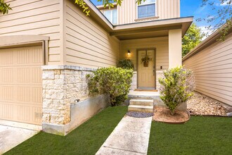7222 Sunny Day in San Antonio, TX - Building Photo - Building Photo