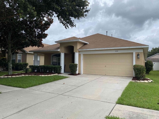 616 Straw Lake Dr in Brandon, FL - Building Photo - Building Photo