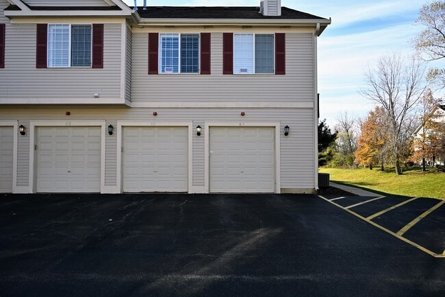 616 Windsor Dr in Fox Lake, IL - Building Photo - Building Photo