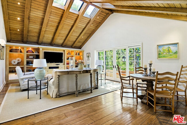 130 S Layton Dr in Los Angeles, CA - Building Photo - Building Photo