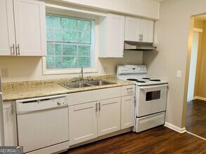 1069 Laurel Ln NW in Conyers, GA - Building Photo - Building Photo