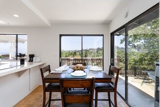 7774 Via Capri in La Jolla, CA - Building Photo - Building Photo