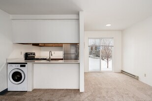 Peaks at Ellis View in Bozeman, MT - Building Photo