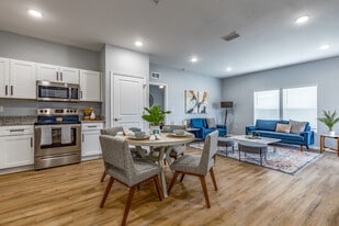 West Shire Village in Ocala, FL - Building Photo