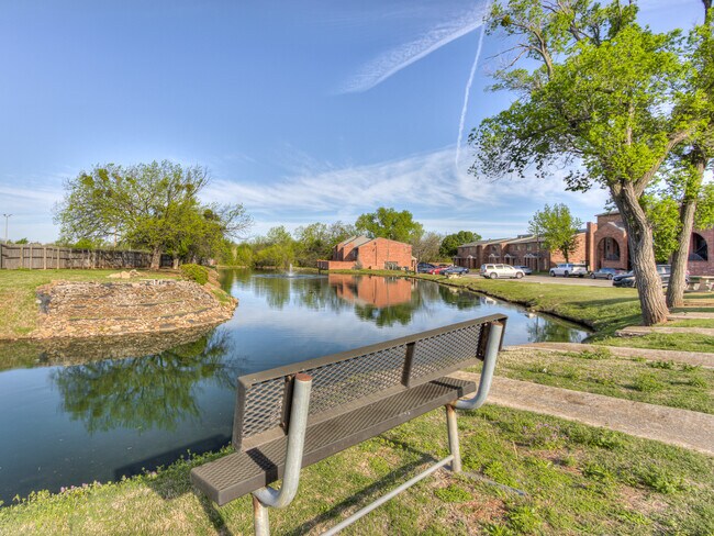 Wedgewood Village in Oklahoma City, OK - Foto de edificio - Building Photo