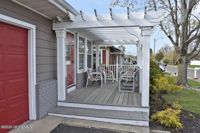 27 Castle Harbor Dr in Bayville, NJ - Building Photo - Building Photo