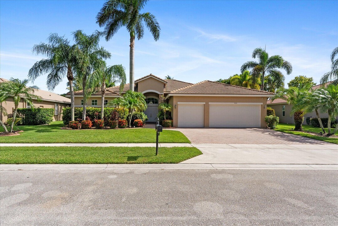 9919 Royal Cardigan Way in West Palm Beach, FL - Building Photo