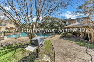 7906 Royal Ln in Dallas, TX - Building Photo - Building Photo