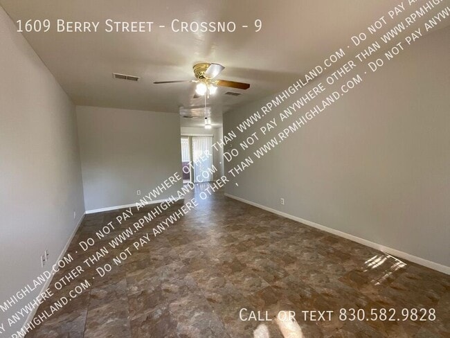 1609 Berry St in Llano, TX - Building Photo - Building Photo