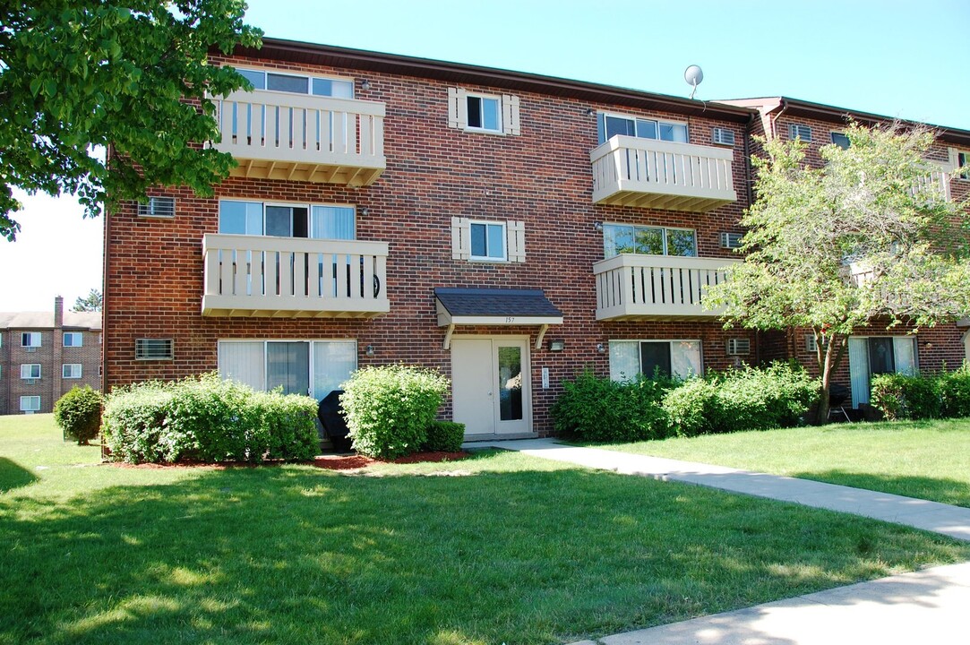 157 Oliver Ct in Schaumburg, IL - Foto de edificio