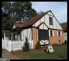 9817 Pebble Weigh Ct in Burke, VA - Building Photo