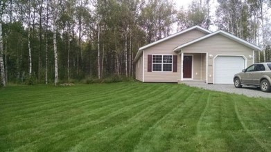 4866 S Danielle St in Wasilla, AK - Building Photo - Building Photo