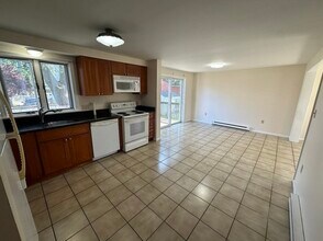 21A Mystic River Rd in Medford, MA - Building Photo - Building Photo