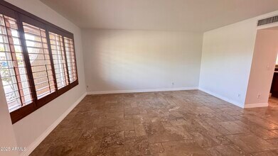 11027 N 41st St in Phoenix, AZ - Building Photo - Building Photo