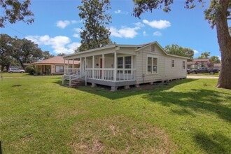 504 Billington St in Clute, TX - Building Photo - Building Photo